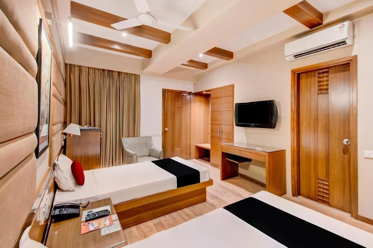 ***  Capital O Broadway Hotel Chandigarh India