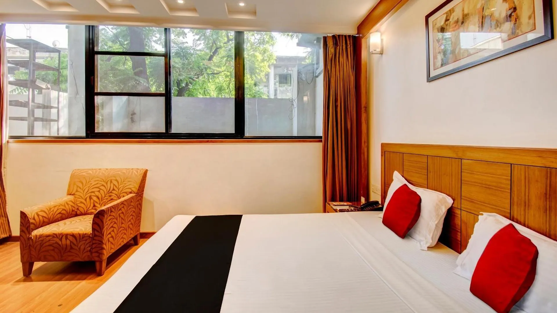 Capital O Broadway Hotel Chandigarh 3*,  India